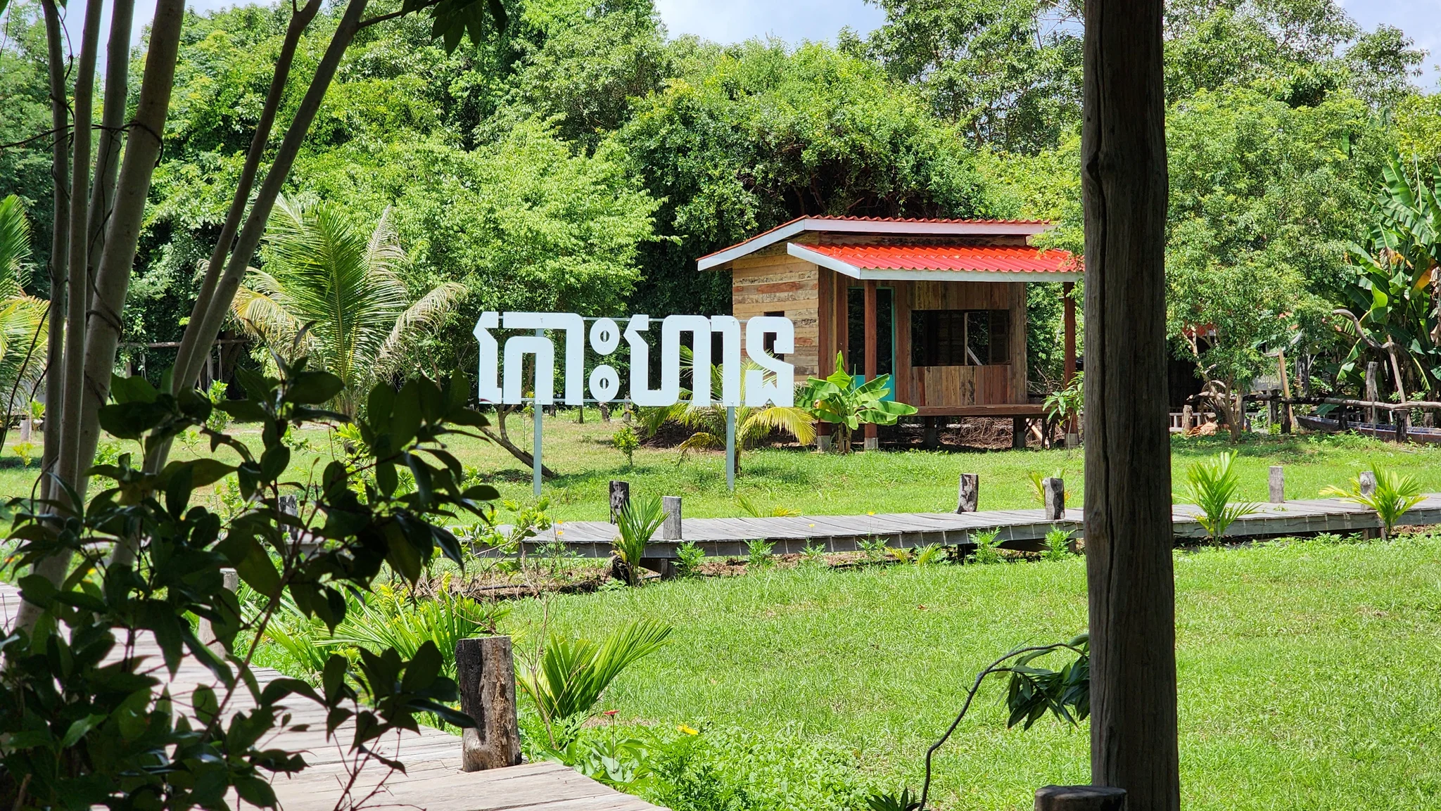 Koh Han Resort Homestay Cabin and Signboard